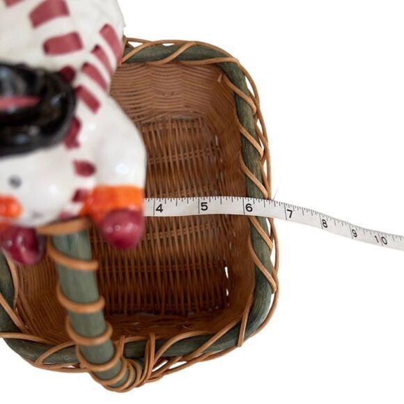 Gift Basket with Ceremic Santa Claus Handle - 8" x 7" x 4" - Picture 6 of 6